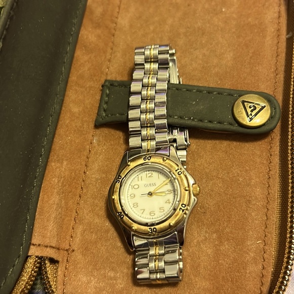 Gold and silver Guess watch with case - Picture 2 of 8